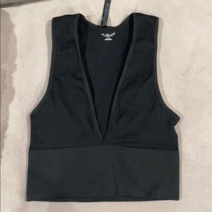 Black v neck crop top